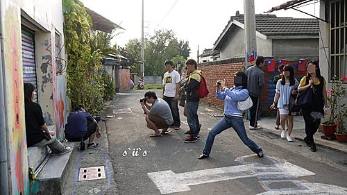 【高雄】左營‧自助新村‧彩繪村─追逐，在眷村裡迷路(海青工商對面)