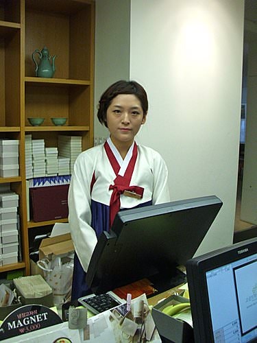 【韓國‧南韓首爾】2010.10.7-11 第三天 ─ 景福宮、仁寺洞、土俗村參雞湯、31冰淇淋、首爾塔、梨大炒雞排(未完)