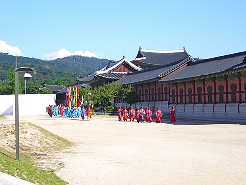 【韓國‧南韓首爾】2010.10.7-11 第三天 ─ 景福宮、仁寺洞、土俗村參雞湯、31冰淇淋、首爾塔、梨大炒雞排(未完)