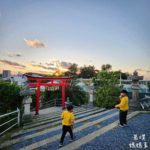 【日本‧沖繩】沖宮（琉球八社之一）│天燈山少見的白色鳥居、美