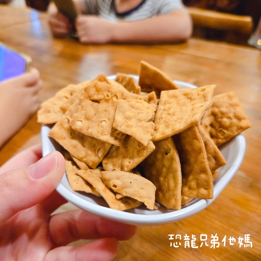 【台南‧安平】耕讀園永華店│安平市區的景觀餐廳,古典氣息用餐環境,滿足孩子餵魚樂趣,另有免費餅乾小點 - 第29張圖 【台南‧安平】耕讀園永華店│安平市區的景觀餐廳,古典氣息用餐環境,滿足孩子餵魚樂趣,另有免費餅乾小點