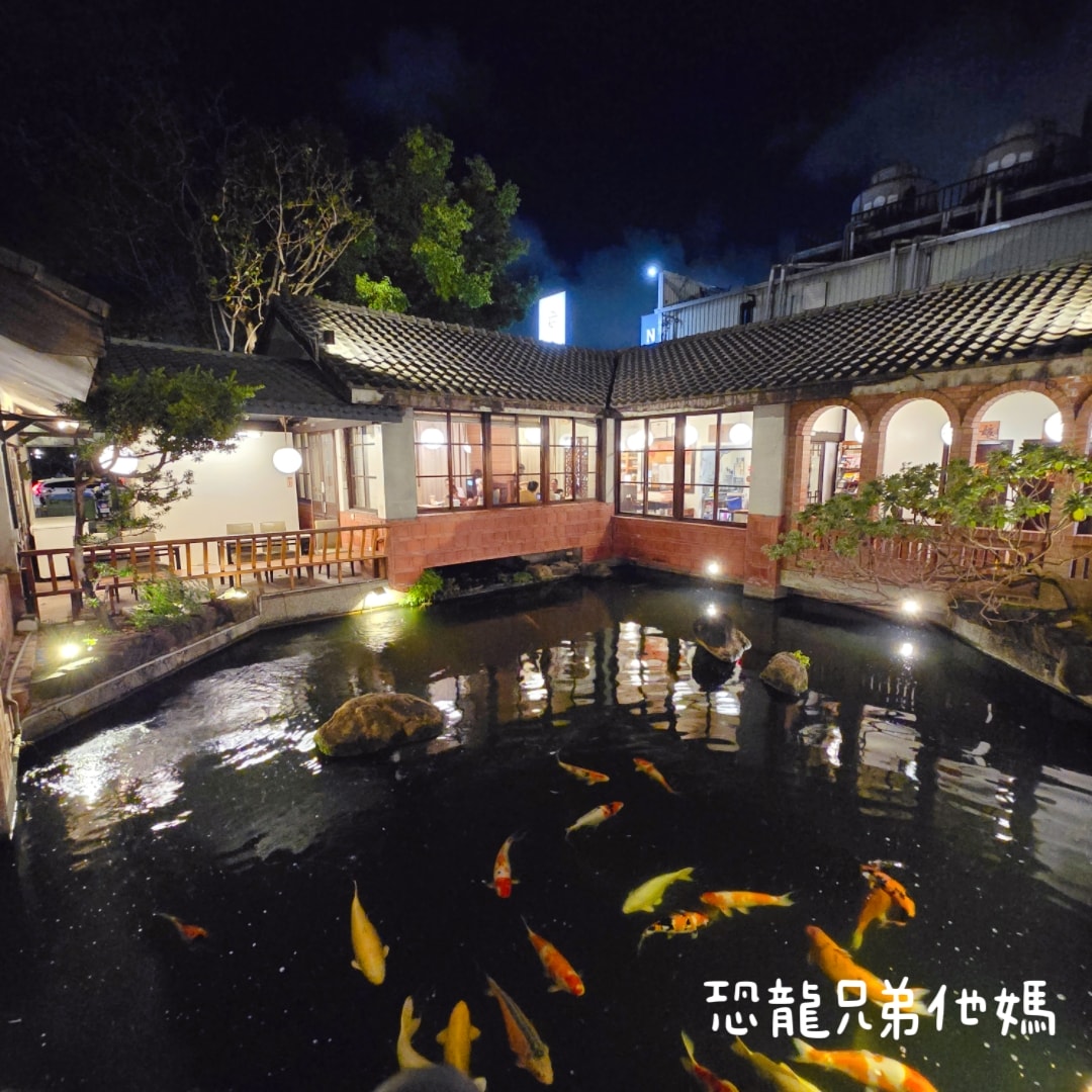 【台南‧安平】耕讀園永華店│安平市區的景觀餐廳,古典氣息用餐環境,滿足孩子餵魚樂趣,另有免費餅乾小點 - 第22張圖 【台南‧安平】耕讀園永華店│安平市區的景觀餐廳,古典氣息用餐環境,滿足孩子餵魚樂趣,另有免費餅乾小點