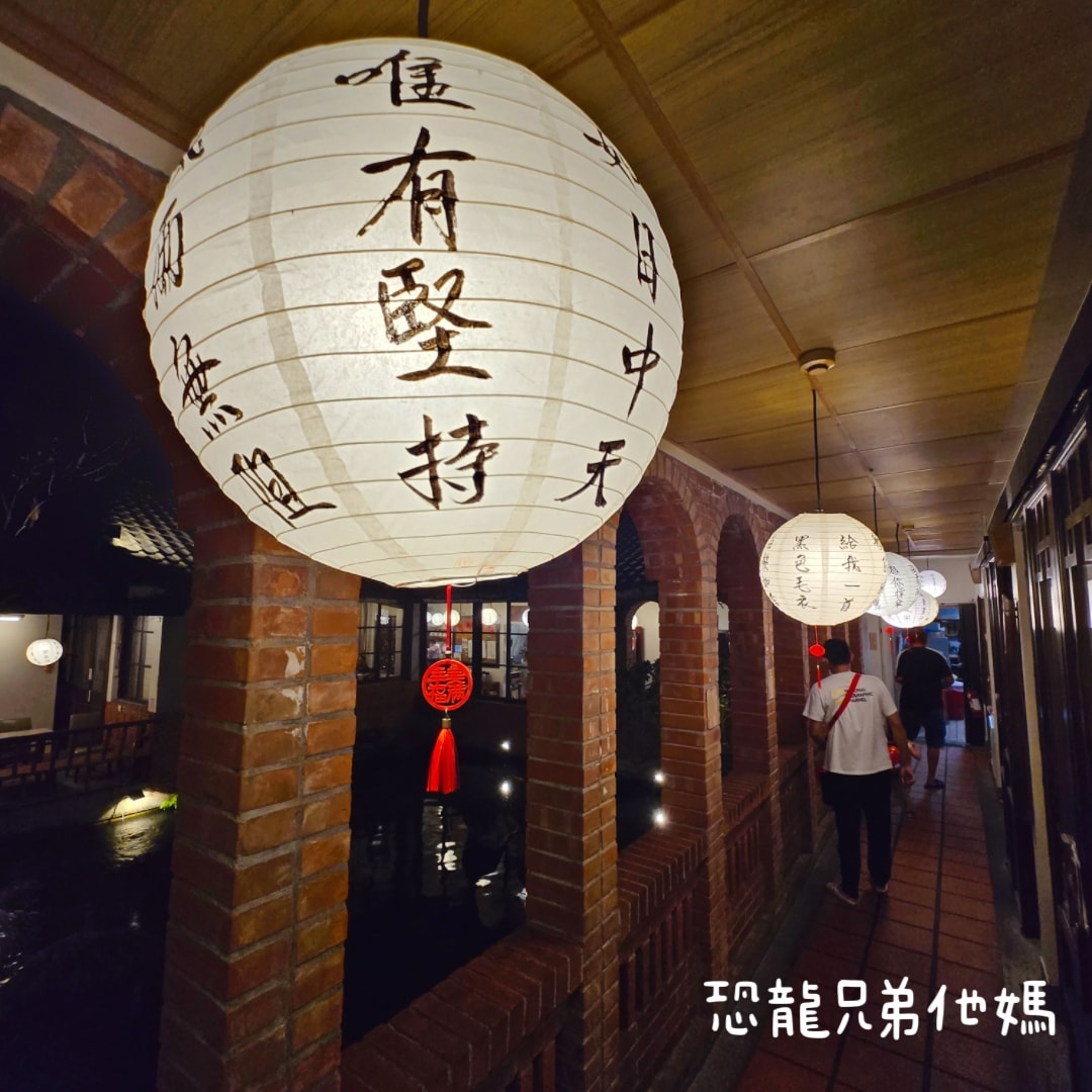 【台南‧安平】耕讀園永華店│安平市區的景觀餐廳,古典氣息用餐環境,滿足孩子餵魚樂趣,另有免費餅乾小點 - 第21張圖 【台南‧安平】耕讀園永華店│安平市區的景觀餐廳,古典氣息用餐環境,滿足孩子餵魚樂趣,另有免費餅乾小點