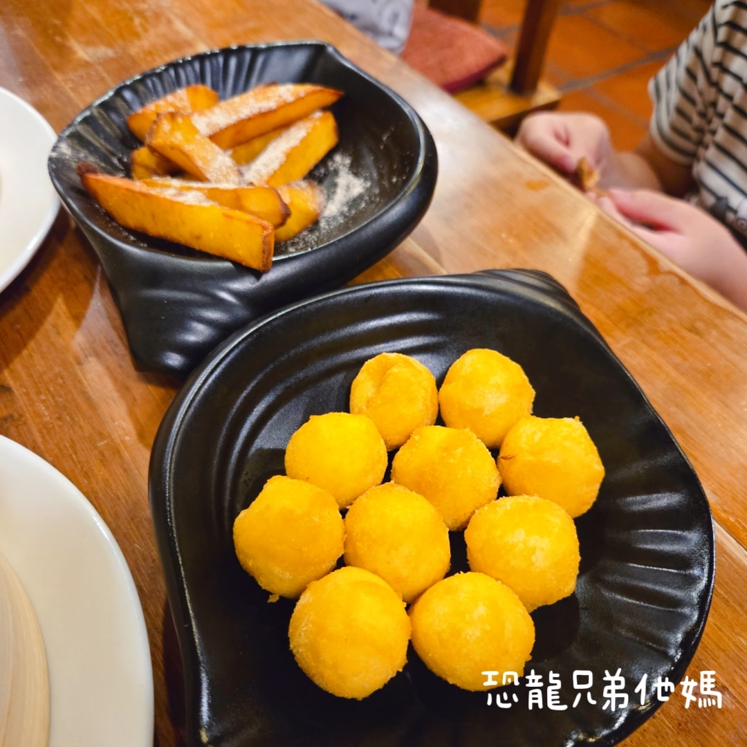 【台南‧安平】耕讀園永華店│安平市區的景觀餐廳,古典氣息用餐環境,滿足孩子餵魚樂趣,另有免費餅乾小點 - 第45張圖 【台南‧安平】耕讀園永華店│安平市區的景觀餐廳,古典氣息用餐環境,滿足孩子餵魚樂趣,另有免費餅乾小點