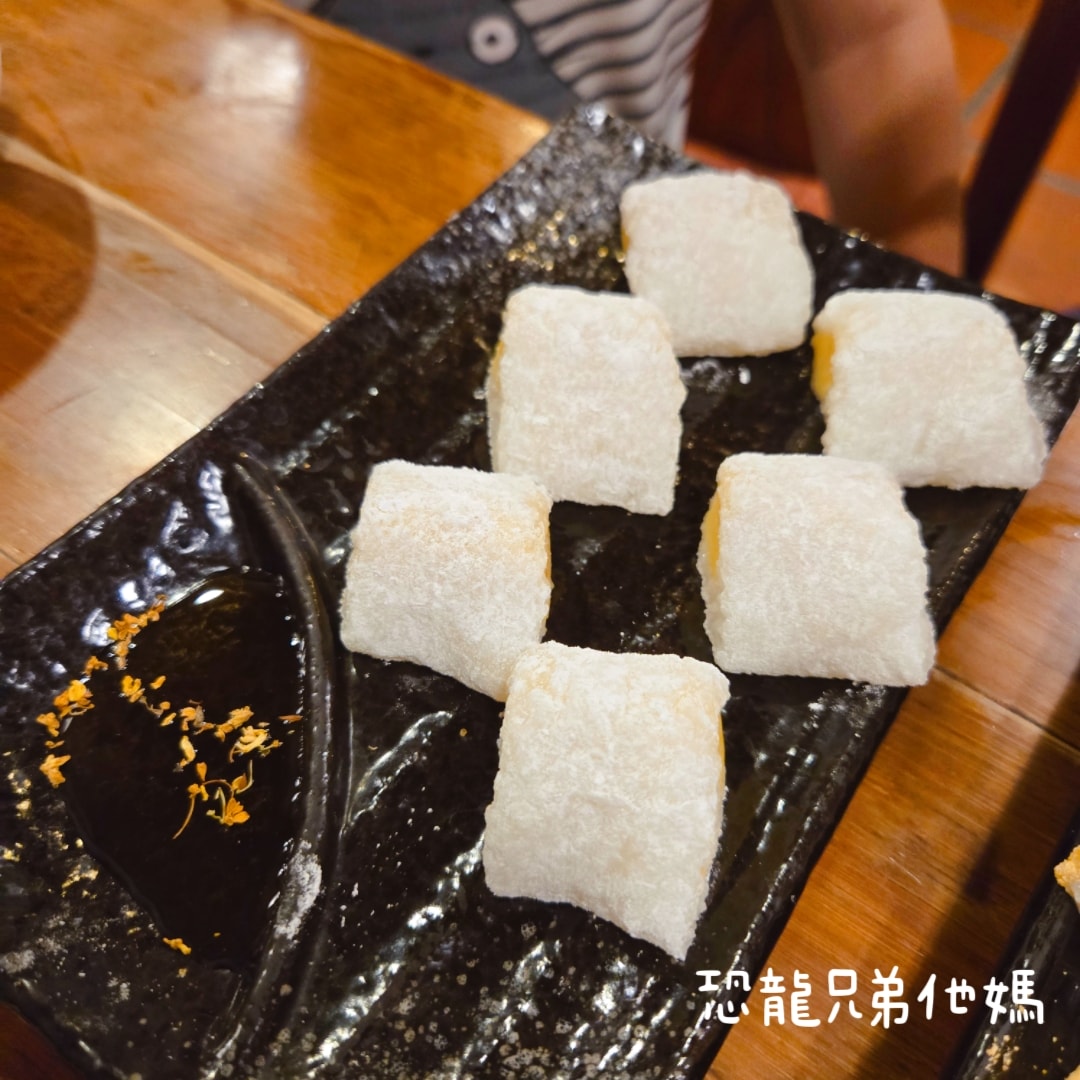 【台南‧安平】耕讀園永華店│安平市區的景觀餐廳，古典氣息用餐環境，滿足孩子餵魚樂趣，另有免費餅乾小點