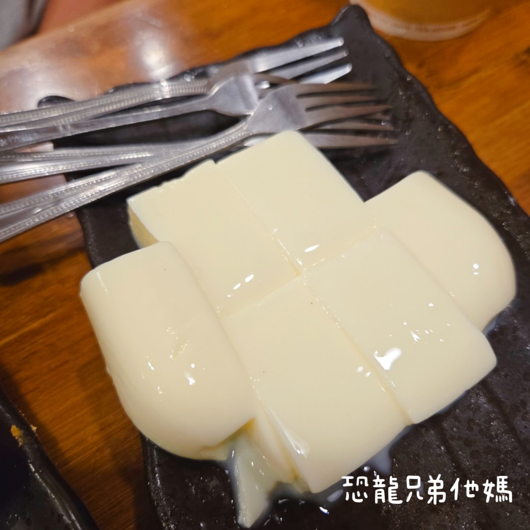 【台南‧安平】耕讀園永華店│安平市區的景觀餐廳，古典氣息用餐環境，滿足孩子餵魚樂趣，另有免費餅乾小點
