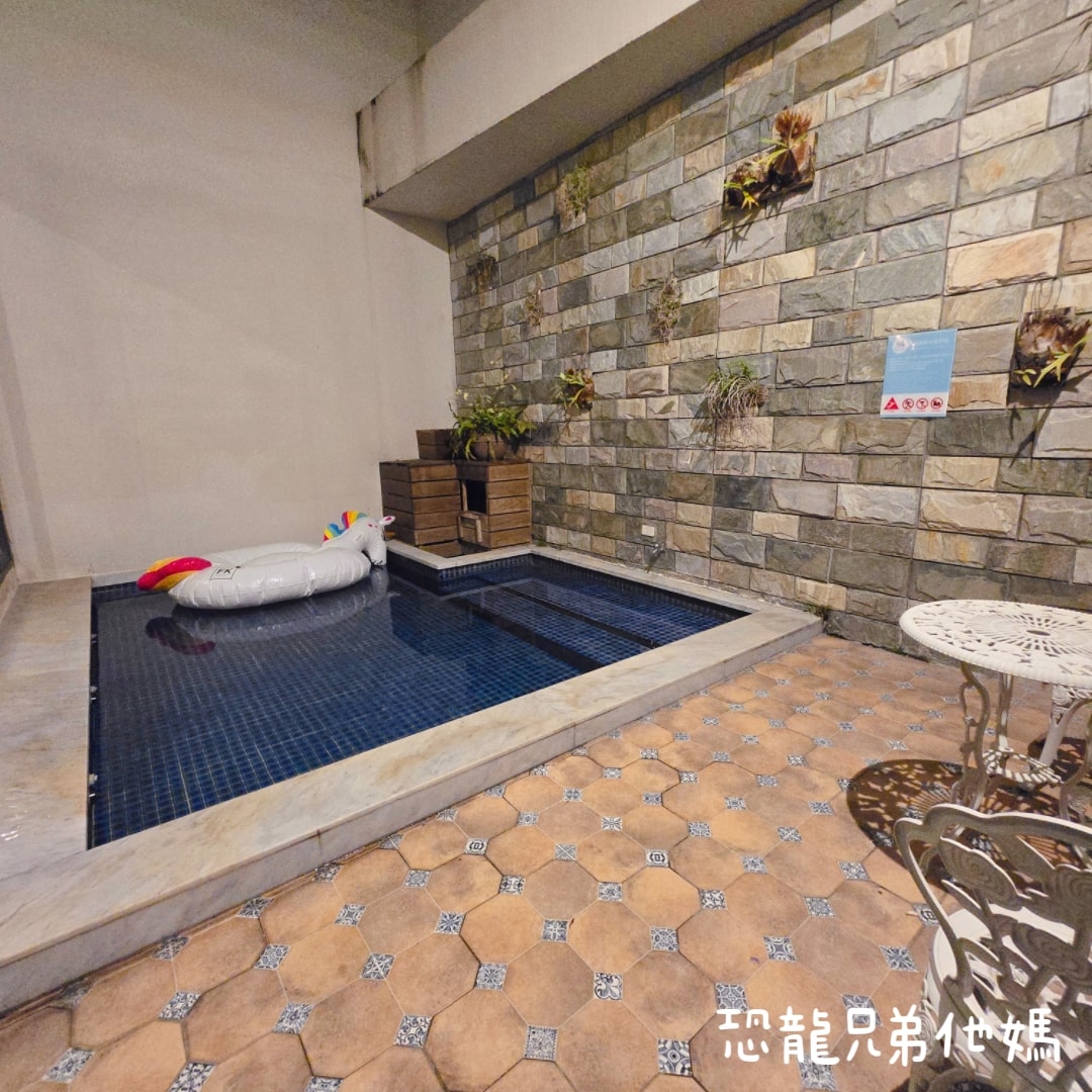 台中芭蕾城堡酒店│有如在城堡的汽車旅館/商務飯店，另有親子主題房、泳池、健身房，房間大，孩子超喜歡