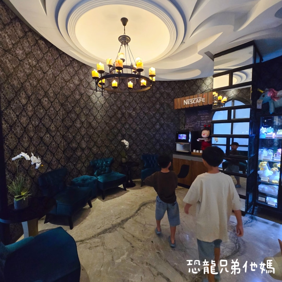 台中芭蕾城堡酒店│有如在城堡的汽車旅館/商務飯店，另有親子主題房、泳池、健身房，房間大，孩子超喜歡