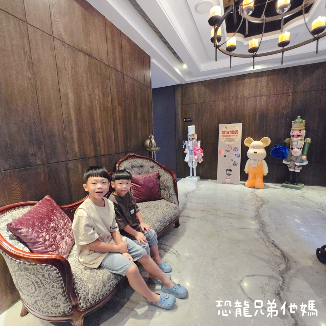 台中芭蕾城堡酒店│有如在城堡的汽車旅館/商務飯店，另有親子主題房、泳池、健身房，房間大，孩子超喜歡