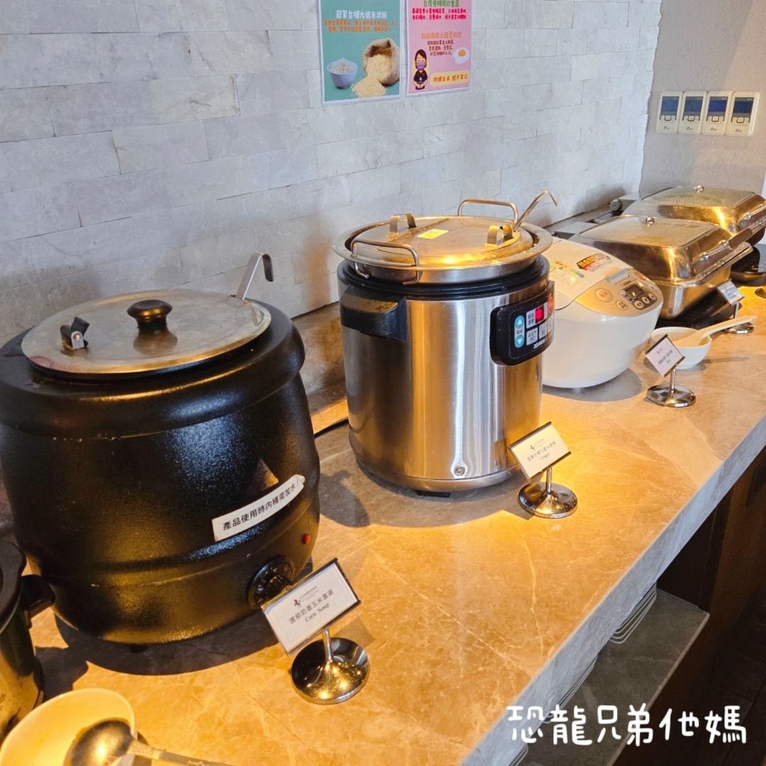 台中芭蕾城堡酒店│有如在城堡的汽車旅館/商務飯店，另有親子主題房、泳池、健身房，房間大，孩子超喜歡