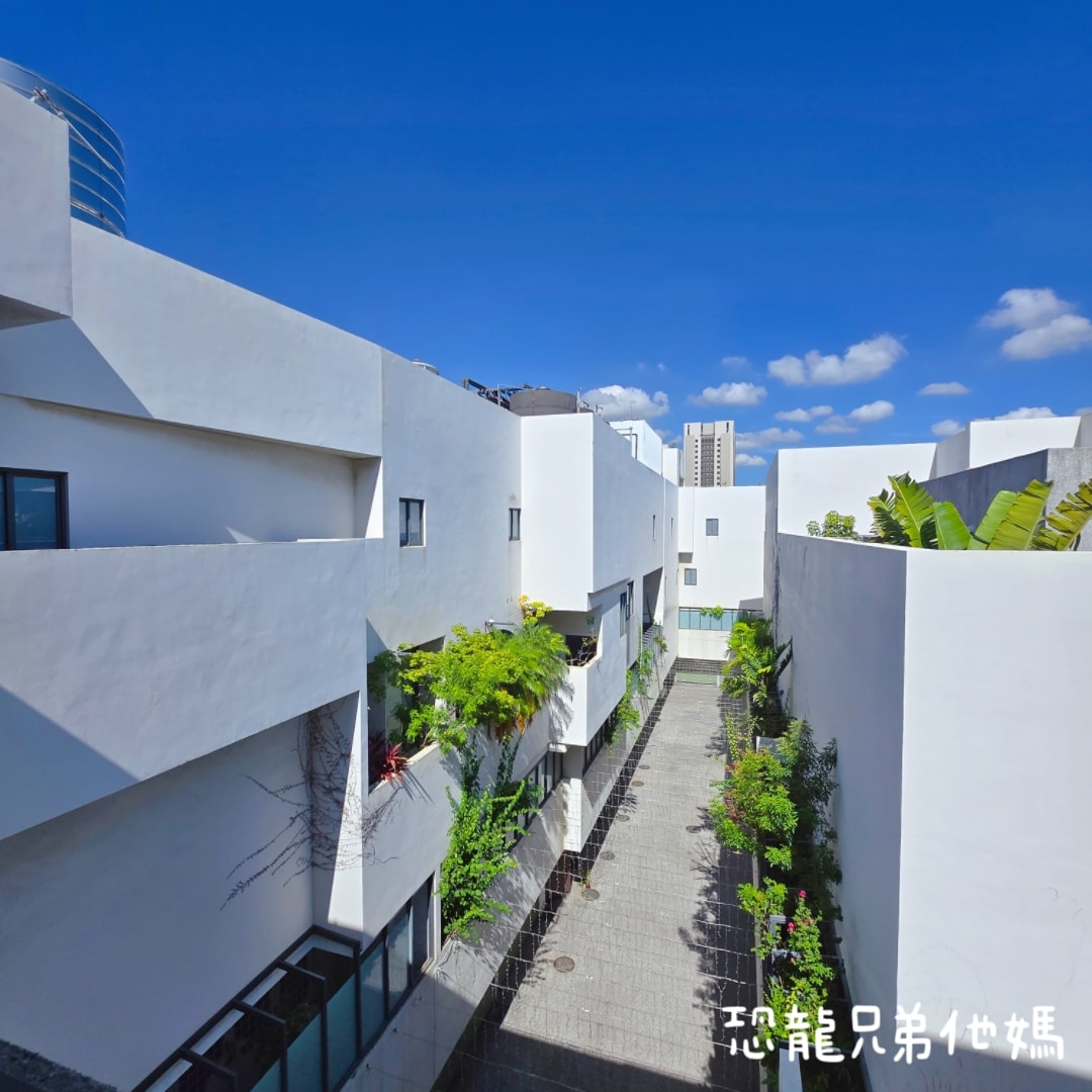 台中芭蕾城堡酒店│有如在城堡的汽車旅館/商務飯店，另有親子主題房、泳池、健身房，房間大，孩子超喜歡