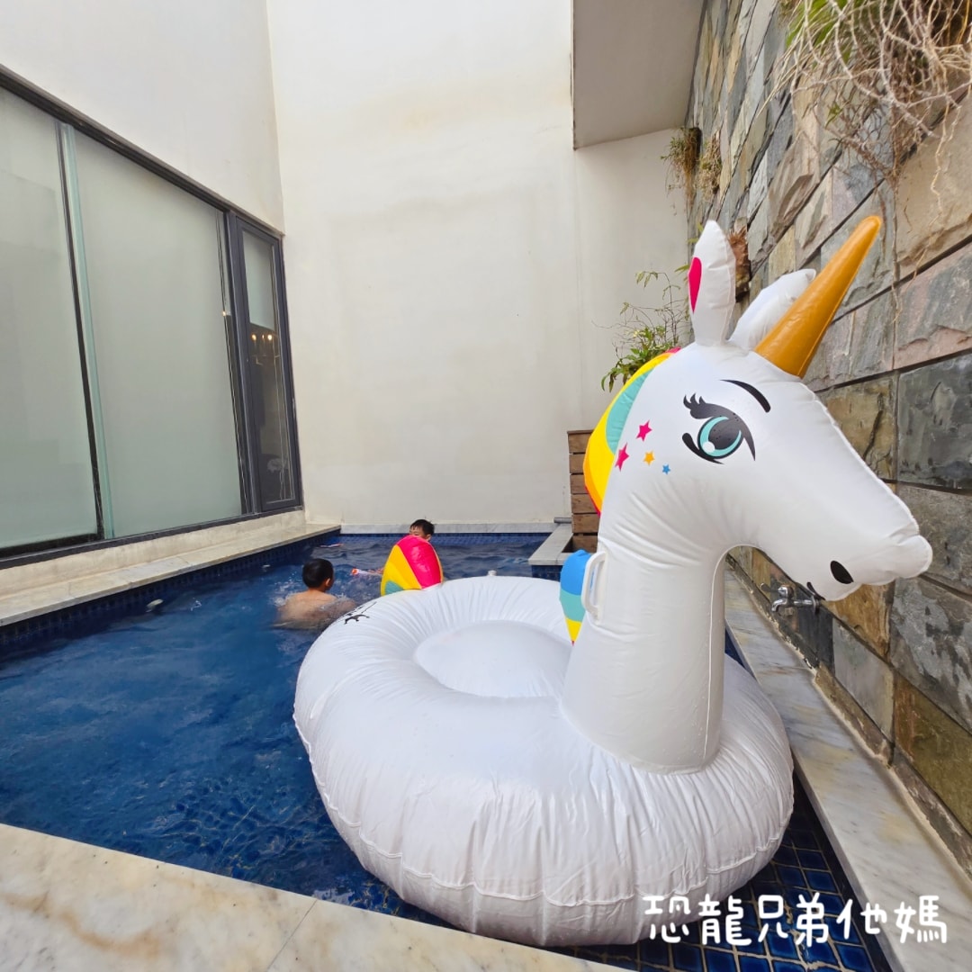 台中芭蕾城堡酒店│有如在城堡的汽車旅館/商務飯店，另有親子主題房、泳池、健身房，房間大，孩子超喜歡