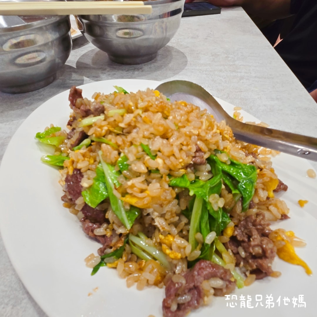 台南‧文章牛肉湯安平總店-免費續牛肉湯、空間大