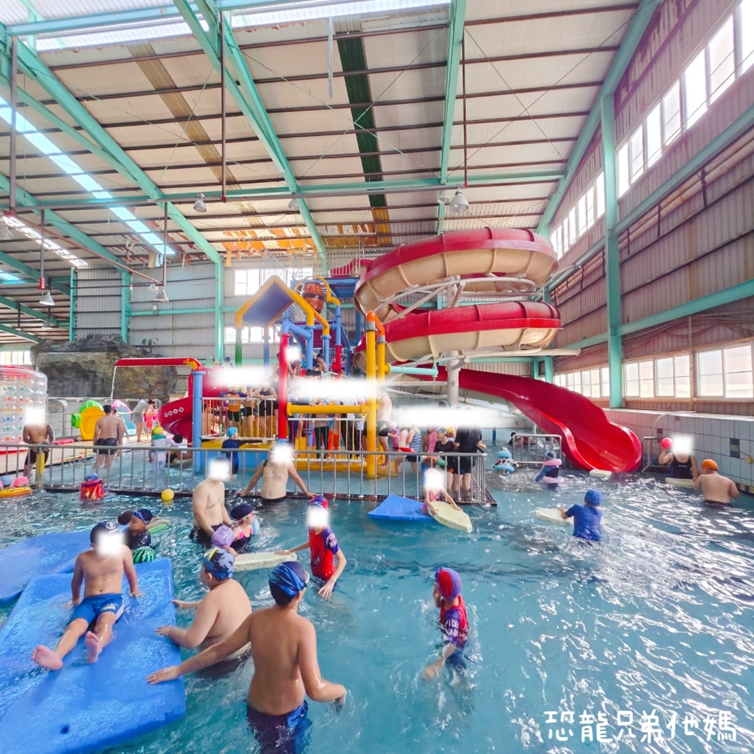 高雄‧林園│自然風SPA養生館室內溫水游泳池!高雄唯一旋轉滑水道、大水桶、透明滾滾球和幼兒遊戲區，大人小孩都玩得超開心!