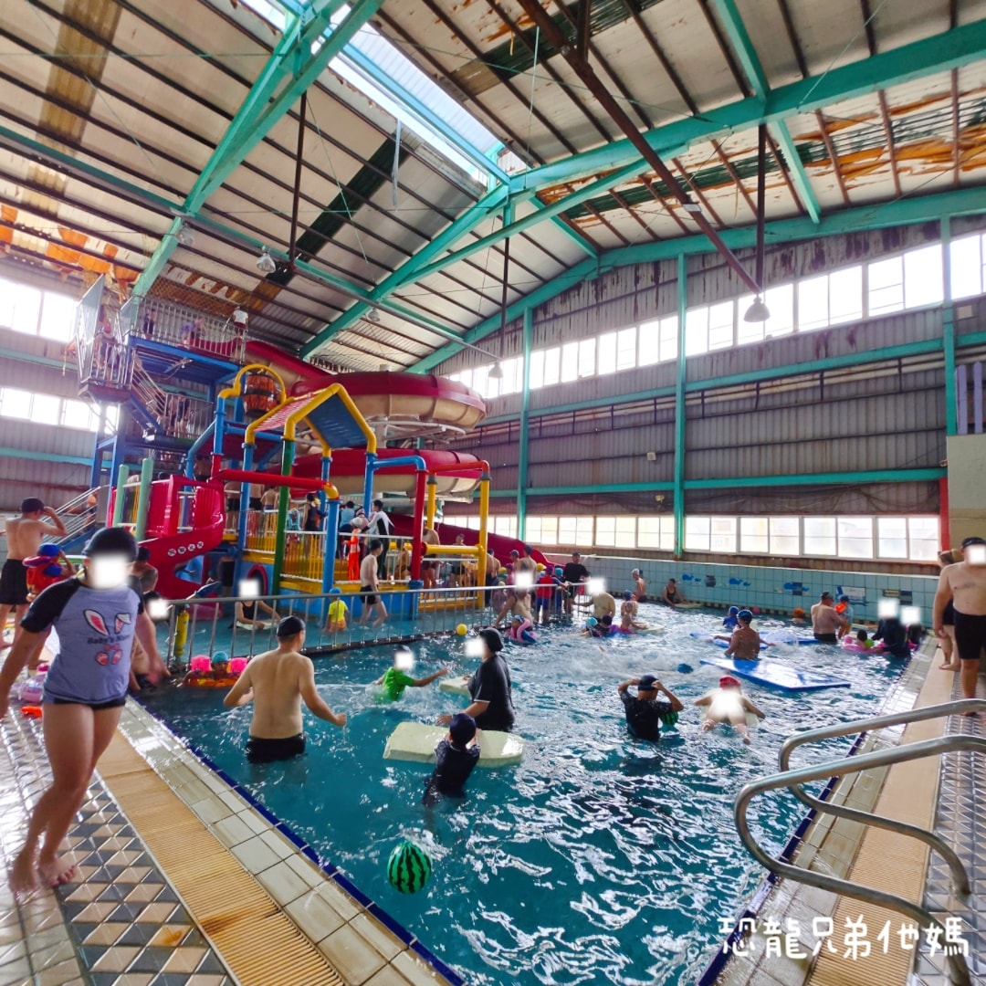 高雄‧林園│自然風SPA養生館室內溫水游泳池!高雄唯一旋轉滑水道、大水桶、透明滾滾球和幼兒遊戲區，大人小孩都玩得超開心!