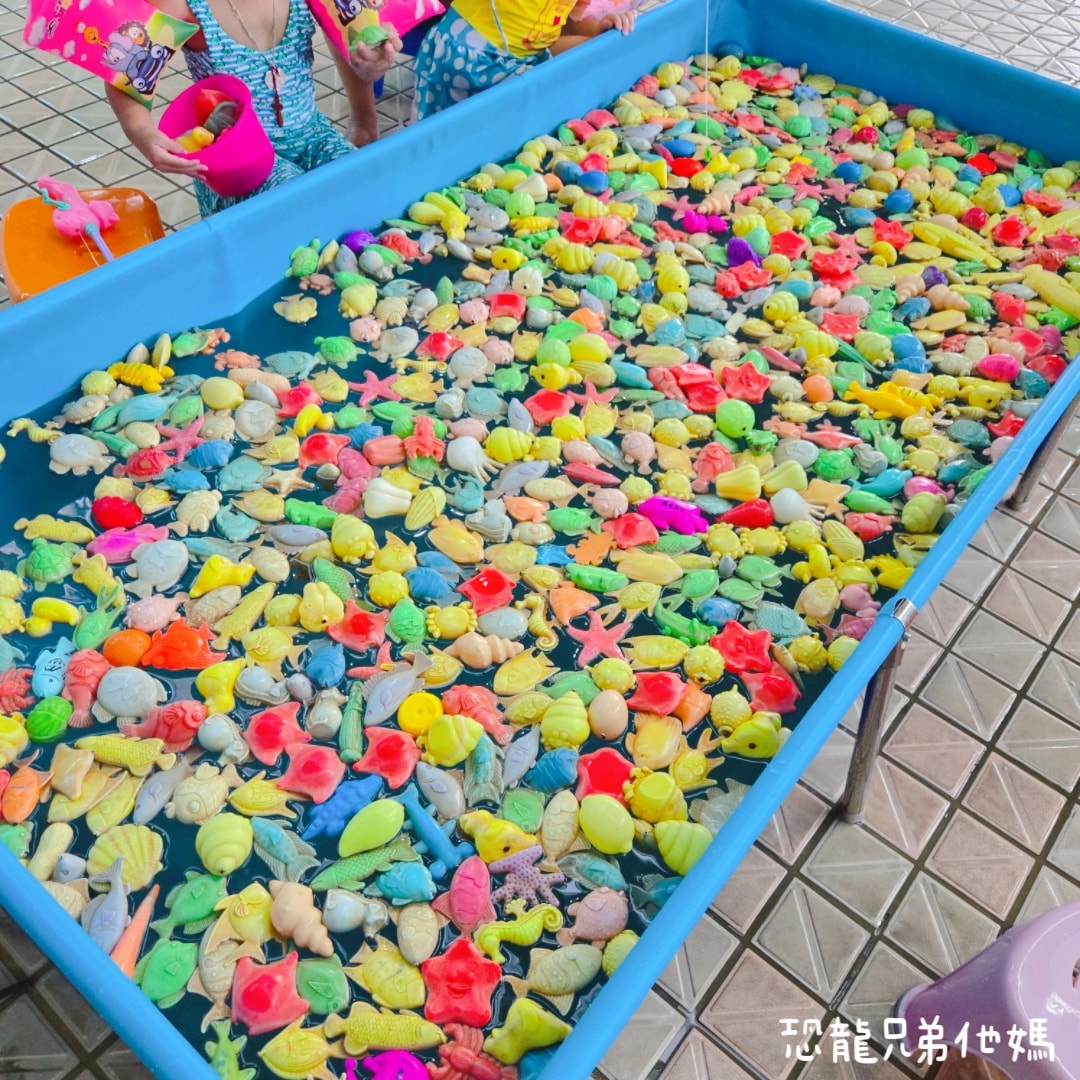 高雄‧林園│自然風SPA養生館室內溫水游泳池!高雄唯一旋轉滑水道、大水桶、透明滾滾球和幼兒遊戲區，大人小孩都玩得超開心!