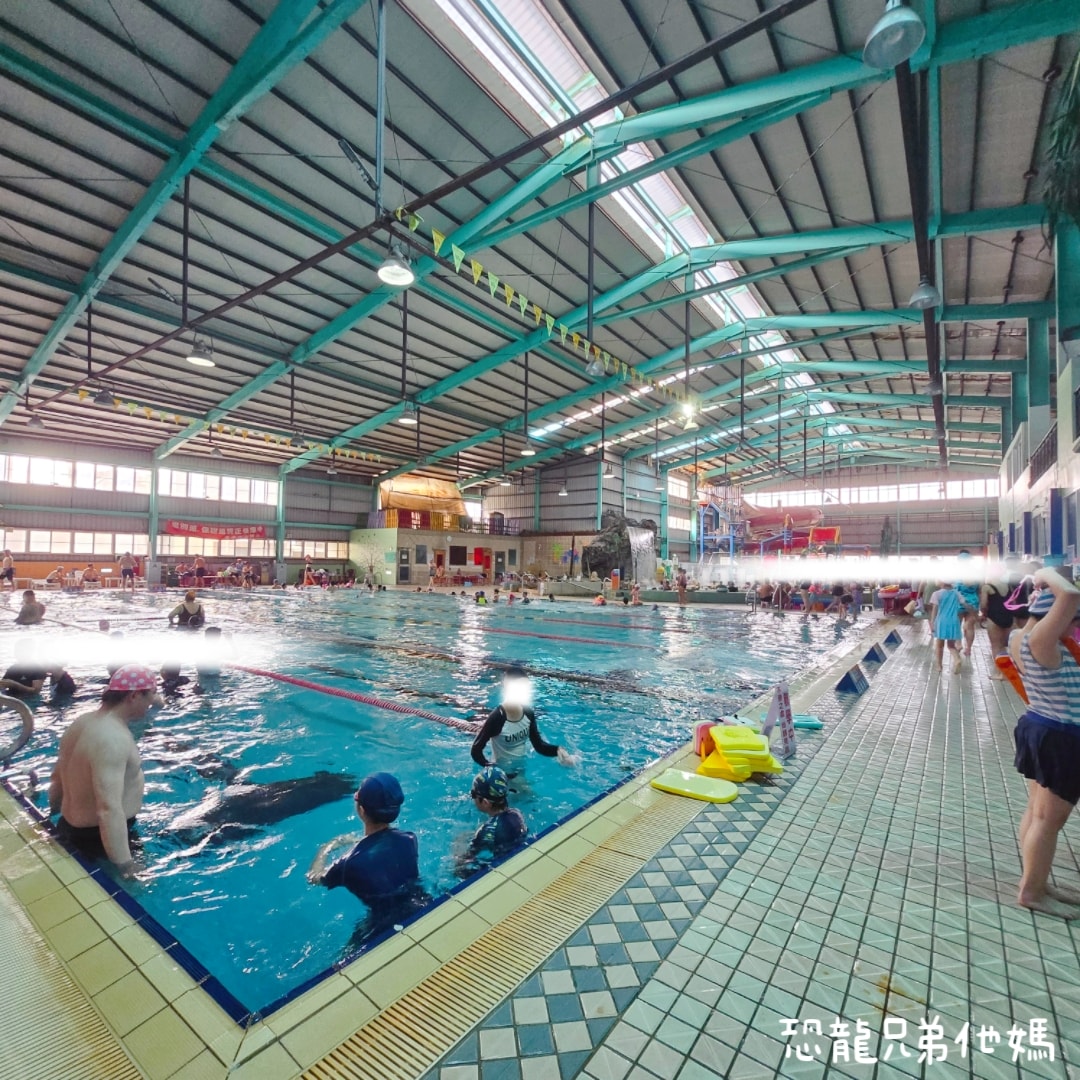 高雄‧林園│自然風SPA養生館室內溫水游泳池!高雄唯一旋轉滑水道、大水桶、透明滾滾球和幼兒遊戲區，大人小孩都玩得超開心!