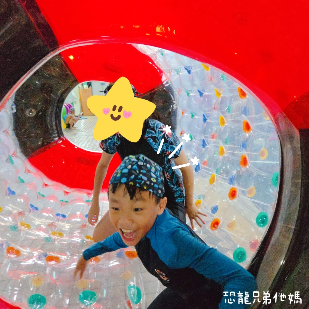 高雄‧林園│自然風SPA養生館室內溫水游泳池!高雄唯一旋轉滑水道、大水桶、透明滾滾球和幼兒遊戲區，大人小孩都玩得超開心!