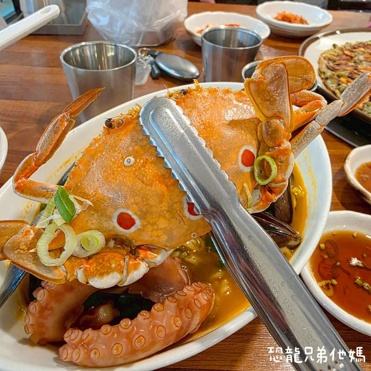 韓國‧濟州島│誘人的章魚(탐나는문어 하도점),海邊旁的章魚料理店,章魚一整隻上桌! - 第14張圖