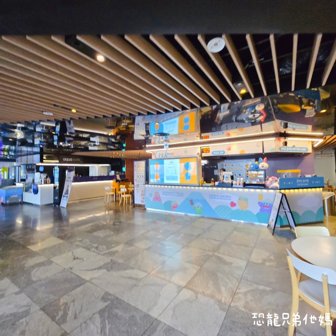 韓國‧濟洲水上星球(아쿠아플라넷제주 ,Aqua Planet),韓國最大水族館,超震撼海底隧道、海女潛水秀、超萌魟魚表演全攻略,濟州必玩景點!!2025.08 - 第20張圖 韓國‧濟洲水上星球(아쿠아플라넷제주 ,Aqua Planet),韓國最大水族館,超震撼海底隧道、海女潛水秀、超萌魟魚表演全攻略,濟州必玩景點!!2025.08