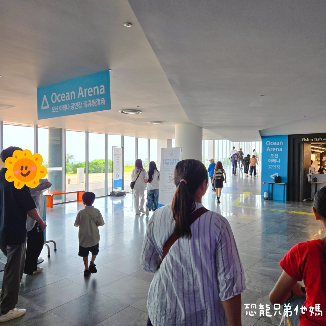 韓國‧濟洲水上星球(아쿠아플라넷제주 ,Aqua Planet),韓國最大水族館,超震撼海底隧道、海女潛水秀、超萌魟魚表演全攻略,濟州必玩景點!!2025.08 - 第21張圖 韓國‧濟洲水上星球(아쿠아플라넷제주 ,Aqua Planet),韓國最大水族館,超震撼海底隧道、海女潛水秀、超萌魟魚表演全攻略,濟州必玩景點!!2025.08
