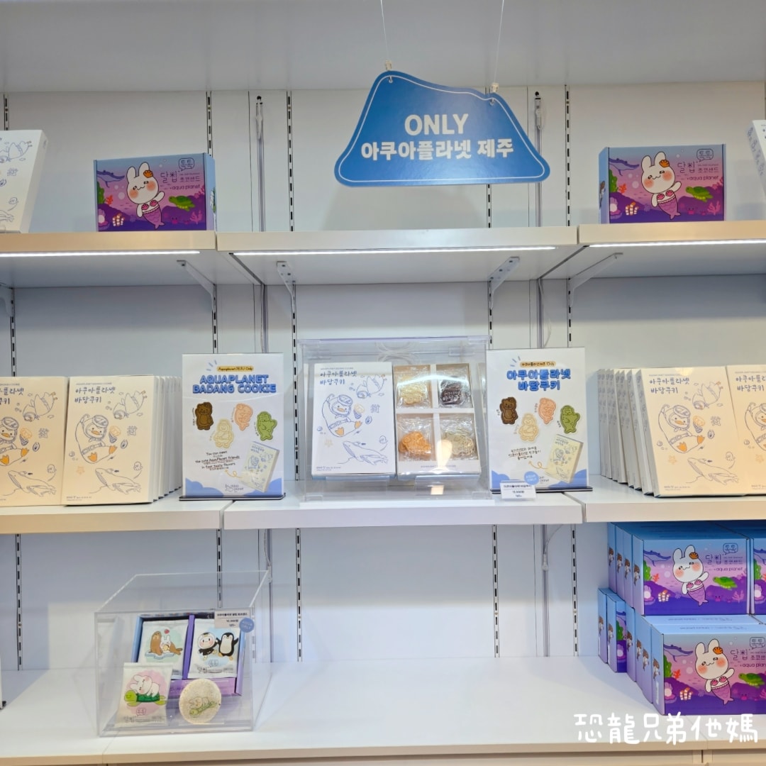 韓國‧濟洲水上星球(아쿠아플라넷제주 ,Aqua Planet),韓國最大水族館,超震撼海底隧道、海女潛水秀、超萌魟魚表演全攻略,濟州必玩景點!!2025.08 - 第195張圖 韓國‧濟洲水上星球(아쿠아플라넷제주 ,Aqua Planet),韓國最大水族館,超震撼海底隧道、海女潛水秀、超萌魟魚表演全攻略,濟州必玩景點!!2025.08