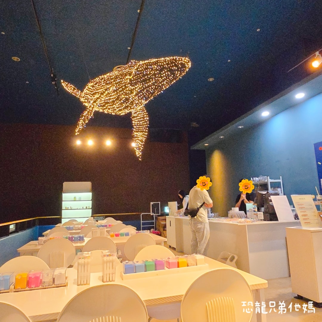 韓國‧濟洲水上星球(아쿠아플라넷제주 ,Aqua Planet)，韓國最大水族館，超震撼海底隧道、海女潛水秀、超萌魟魚表演全攻略，濟州必玩景點!!2025.08