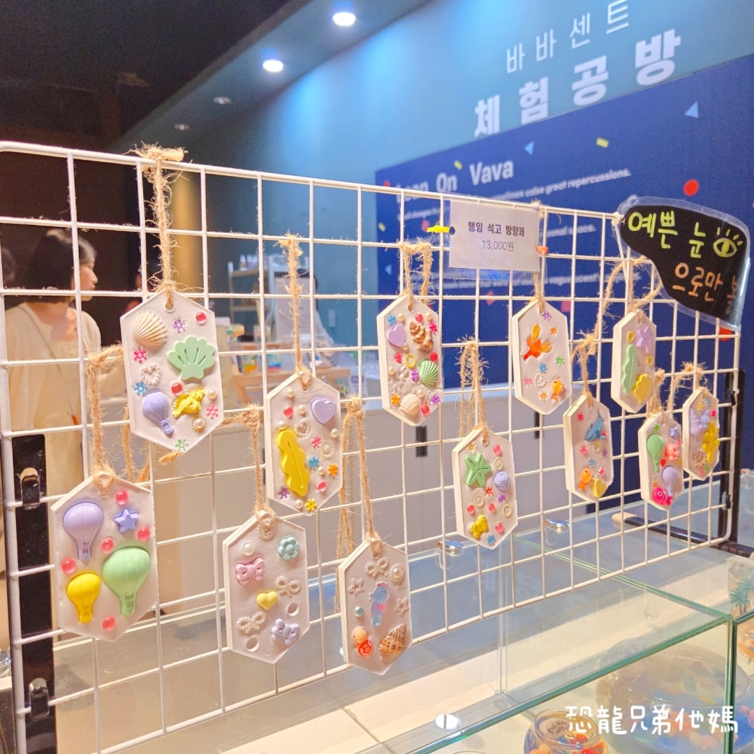 韓國‧濟洲水上星球(아쿠아플라넷제주 ,Aqua Planet)，韓國最大水族館，超震撼海底隧道、海女潛水秀、超萌魟魚表演全攻略，濟州必玩景點!!2025.08