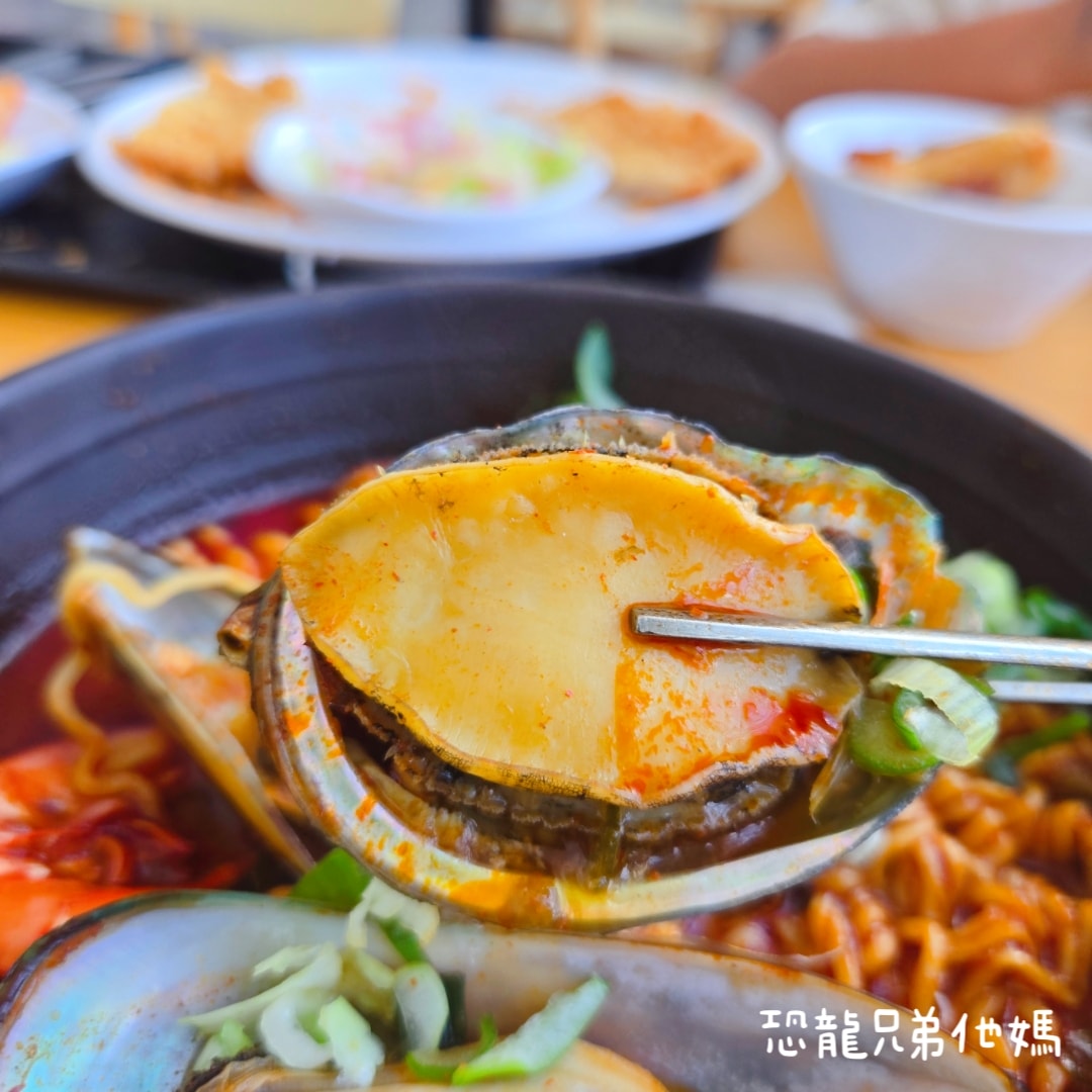 韓國‧濟洲水上星球(아쿠아플라넷제주 ,Aqua Planet),韓國最大水族館,超震撼海底隧道、海女潛水秀、超萌魟魚表演全攻略,濟州必玩景點!!2025.08 - 第214張圖 韓國‧濟洲水上星球(아쿠아플라넷제주 ,Aqua Planet),韓國最大水族館,超震撼海底隧道、海女潛水秀、超萌魟魚表演全攻略,濟州必玩景點!!2025.08