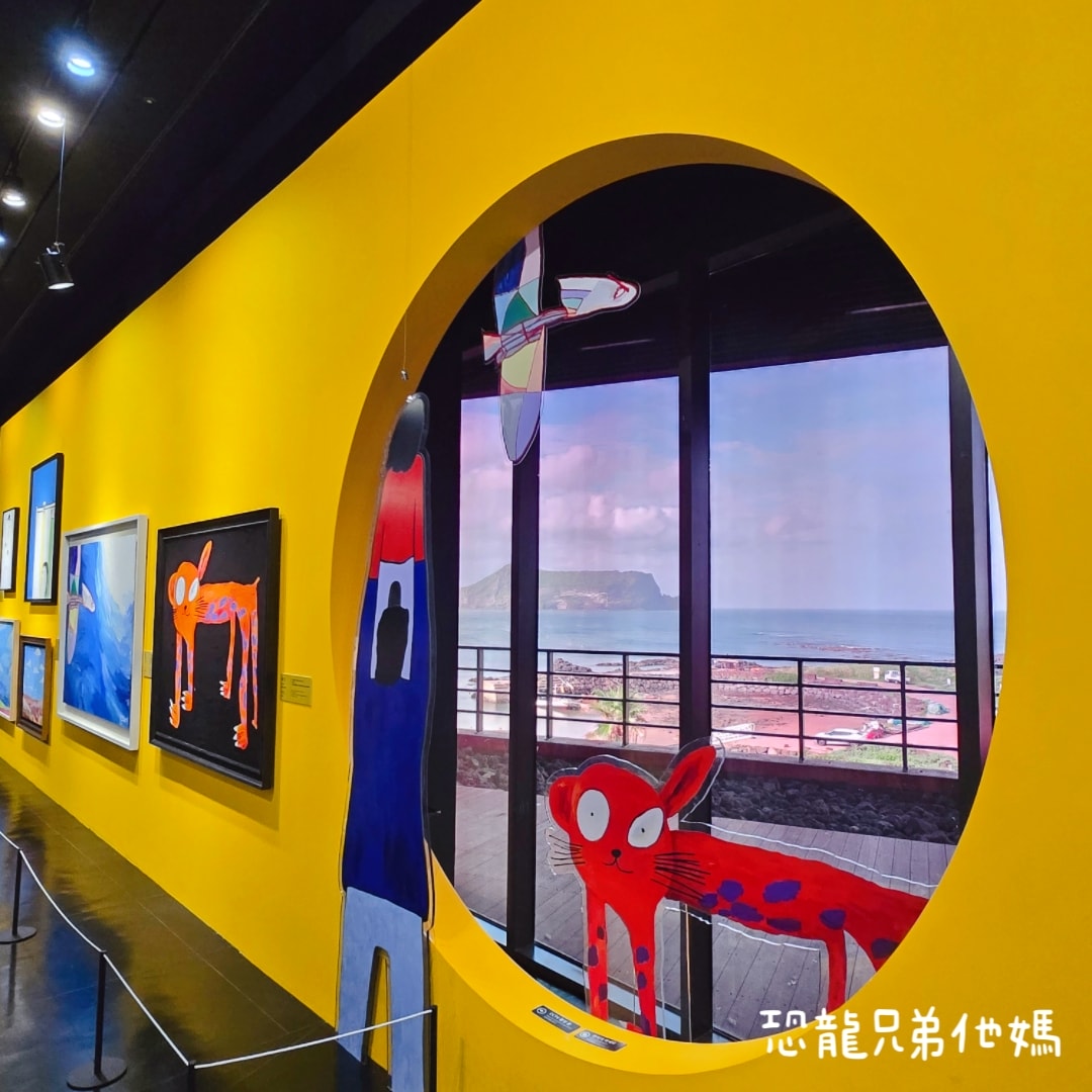 韓國‧濟洲水上星球(아쿠아플라넷제주 ,Aqua Planet)，韓國最大水族館，超震撼海底隧道、海女潛水秀、超萌魟魚表演全攻略，濟州必玩景點!!2025.08