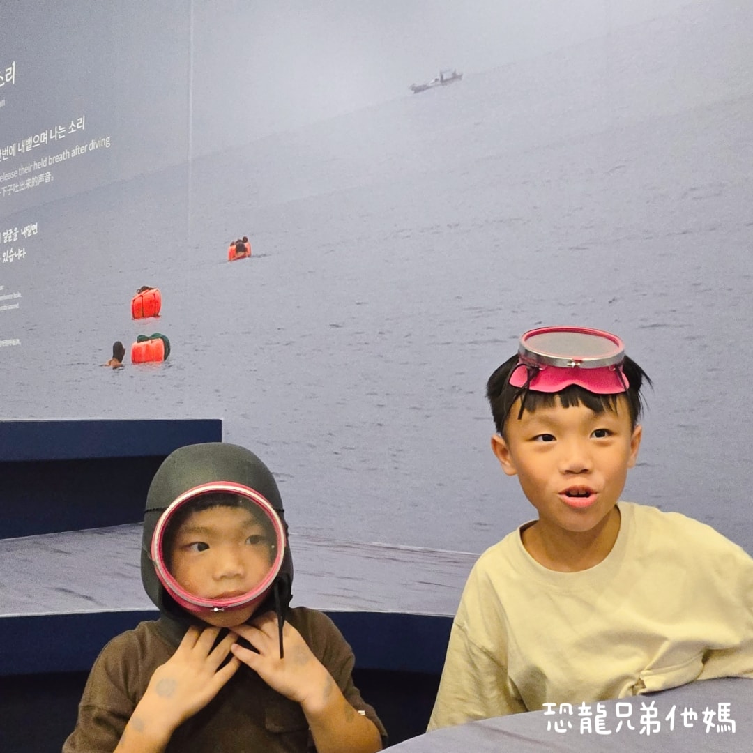 韓國‧濟洲水上星球(아쿠아플라넷제주 ,Aqua Planet),韓國最大水族館,超震撼海底隧道、海女潛水秀、超萌魟魚表演全攻略,濟州必玩景點!!2025.08 - 第264張圖 韓國‧濟洲水上星球(아쿠아플라넷제주 ,Aqua Planet),韓國最大水族館,超震撼海底隧道、海女潛水秀、超萌魟魚表演全攻略,濟州必玩景點!!2025.08