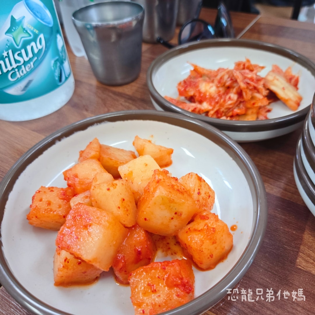 濟州島‧牛島海女餐廳(우도 해녀식당),有中文人員,活鮑魚火鍋,另有鮑魚海螺生魚片 - 第8張圖