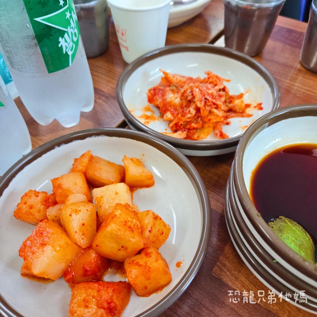 濟州島‧牛島海女餐廳(우도 해녀식당),有中文人員,活鮑魚火鍋,另有鮑魚海螺生魚片 - 第12張圖