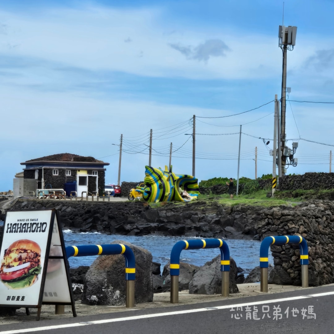 濟州島‧牛島必吃-HAHAHOHO漢堡(하하호호우도점),看海享受手工美味漢堡,還有獨家周邊小物。可Catch Table預約位置 2025.08 - 第34張圖
