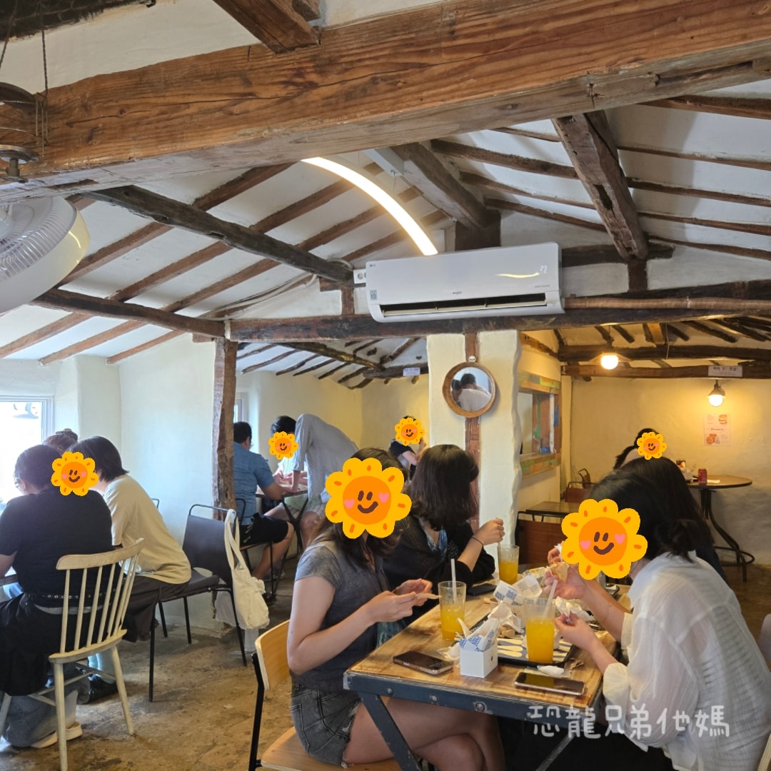 濟州島‧牛島必吃-HAHAHOHO漢堡(하하호호우도점),看海享受手工美味漢堡,還有獨家周邊小物。可Catch Table預約位置 2025.08 - 第24張圖