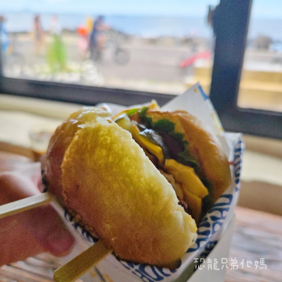 濟州島‧牛島必吃-HAHAHOHO漢堡(하하호호우도점),看海享受手工美味漢堡,還有獨家周邊小物。可Catch Table預約位置 2025.08 - 第29張圖