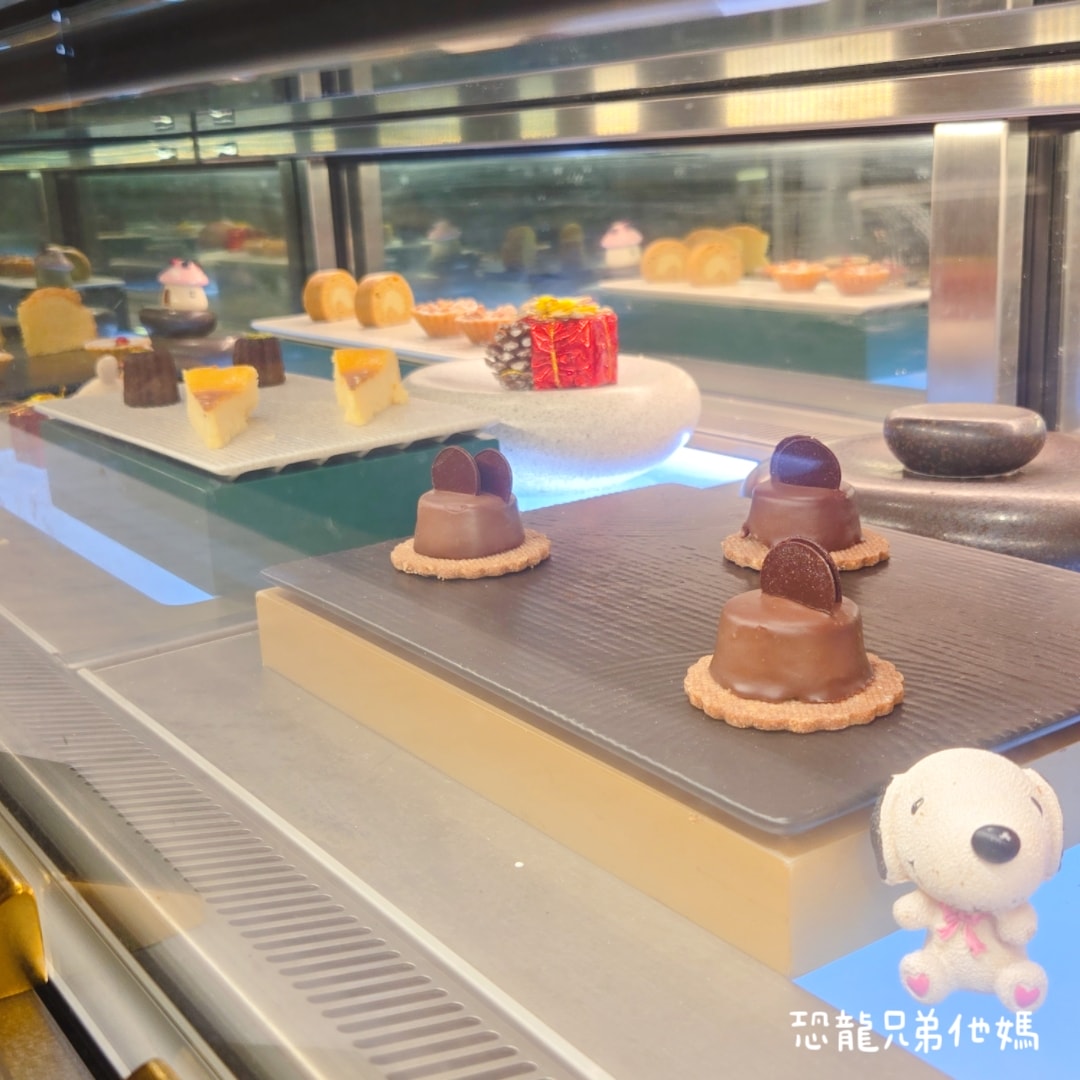 高雄│旭集義享店，長腳蟹、螃蟹、干貝、鮑魚海鮮吃到飽，蜷尾家合作冰品，甜點也好吃