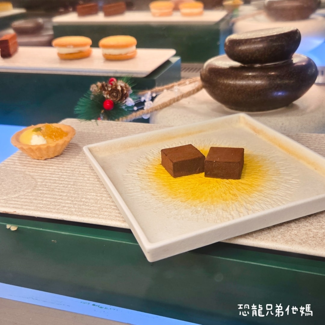 高雄│旭集義享店，長腳蟹、螃蟹、干貝、鮑魚海鮮吃到飽，蜷尾家合作冰品，甜點也好吃