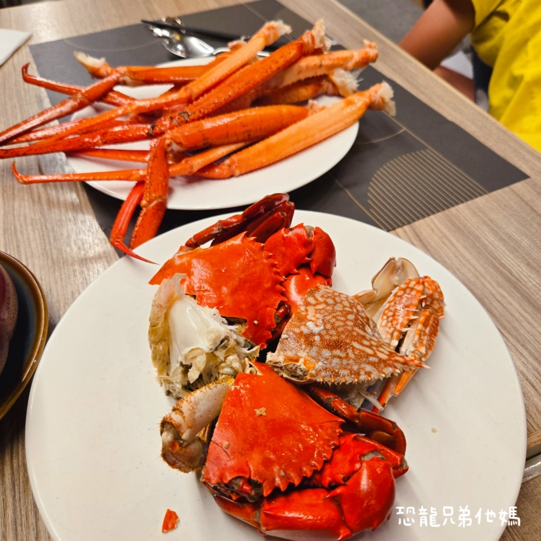 高雄│旭集義享店，長腳蟹、螃蟹、干貝、鮑魚海鮮吃到飽，蜷尾家合作冰品，甜點也好吃