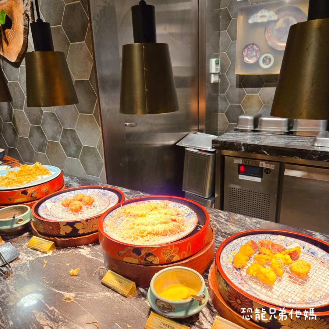 高雄│旭集義享店，長腳蟹、螃蟹、干貝、鮑魚海鮮吃到飽，蜷尾家合作冰品，甜點也好吃