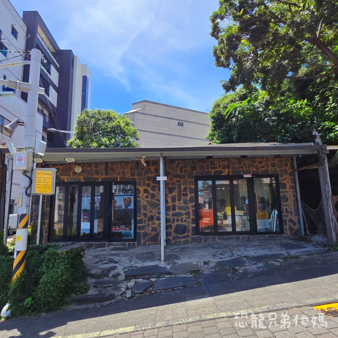 韓國‧濟州島│西歸浦市場旁,走訪韓國國民畫家李仲燮藝術街、李仲燮美術館(이중섭미술관),伴手禮、選物店,眺望西歸浦港2025.08 - 第27張圖 韓國‧濟州島│西歸浦市場旁,走訪韓國國民畫家李仲燮藝術街、李仲燮美術館(이중섭미술관),伴手禮、選物店,眺望西歸浦港2025.08