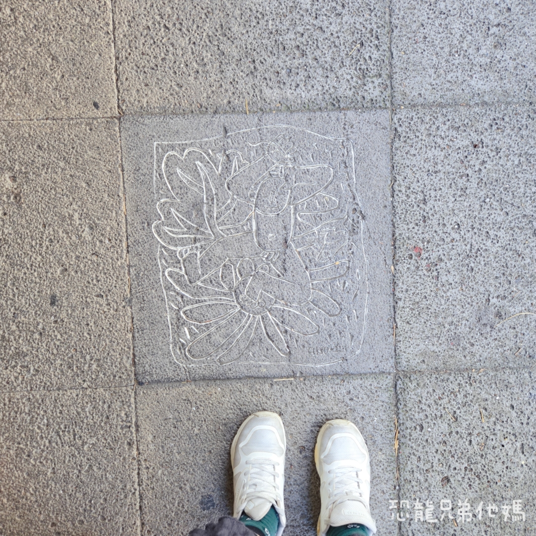 韓國‧濟州島│西歸浦市場旁，走訪韓國國民畫家李仲燮藝術街、李仲燮美術館(이중섭미술관)，伴手禮、選物店，眺望西歸浦港2025.08