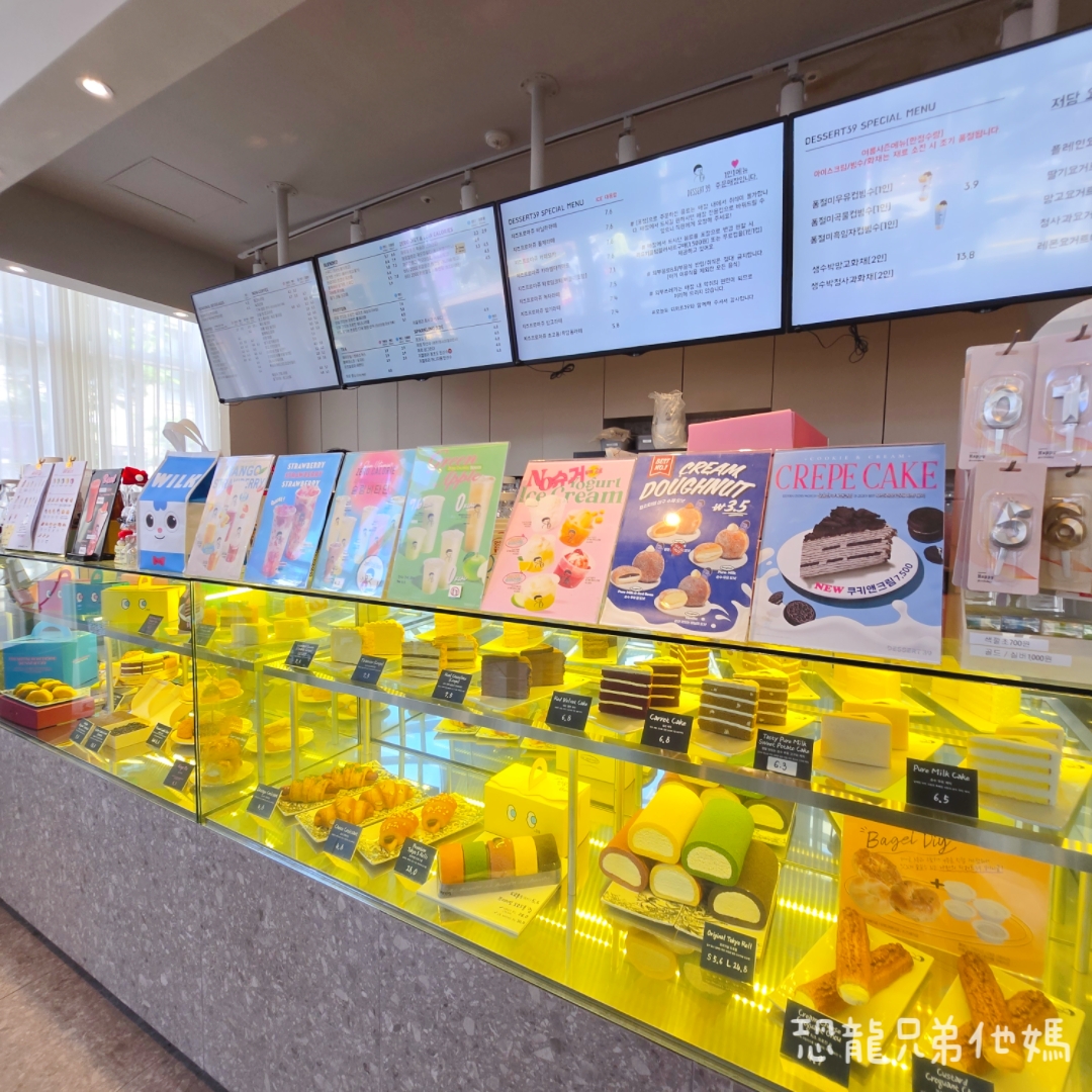 韓國‧濟州島│西歸浦市場旁，走訪韓國國民畫家李仲燮藝術街、李仲燮美術館(이중섭미술관)，伴手禮、選物店，眺望西歸浦港2025.08