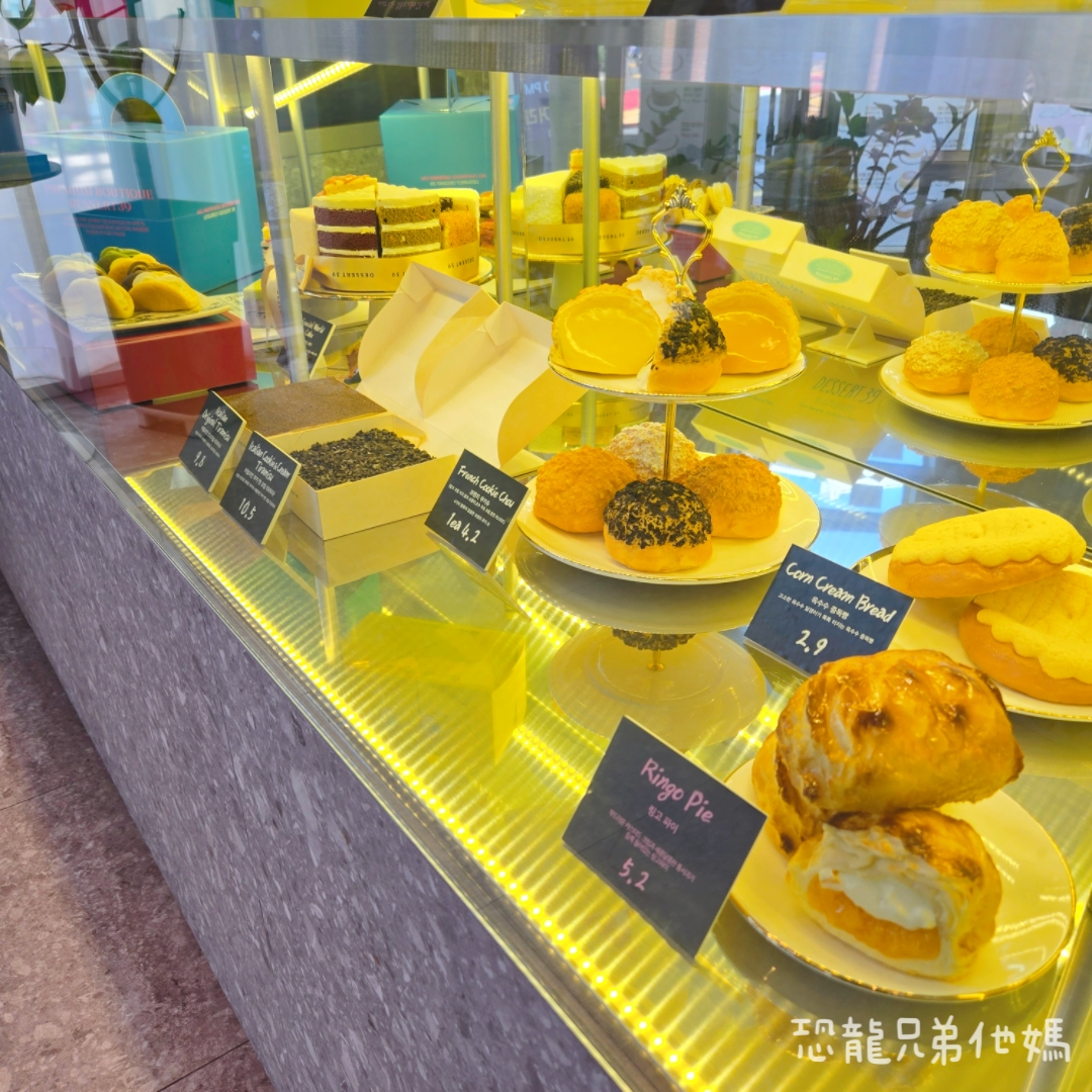 韓國‧濟州島│西歸浦市場旁，走訪韓國國民畫家李仲燮藝術街、李仲燮美術館(이중섭미술관)，伴手禮、選物店，眺望西歸浦港2025.08