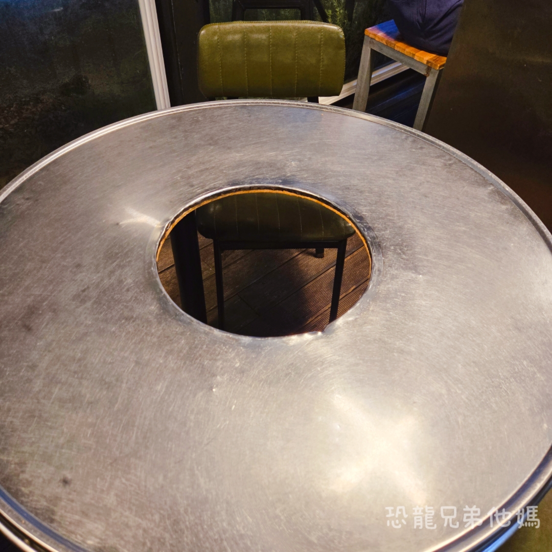 蓮洞草棚( 제주오막집양곱창)延東小屋黑豬肉燒肉店,近濟州機場、市中心,免費停車,有中文店員和菜單 - 第3張圖 蓮洞草棚( 제주오막집양곱창)延東小屋黑豬肉燒肉店,近濟州機場、市中心,免費停車,有中文店員和菜單