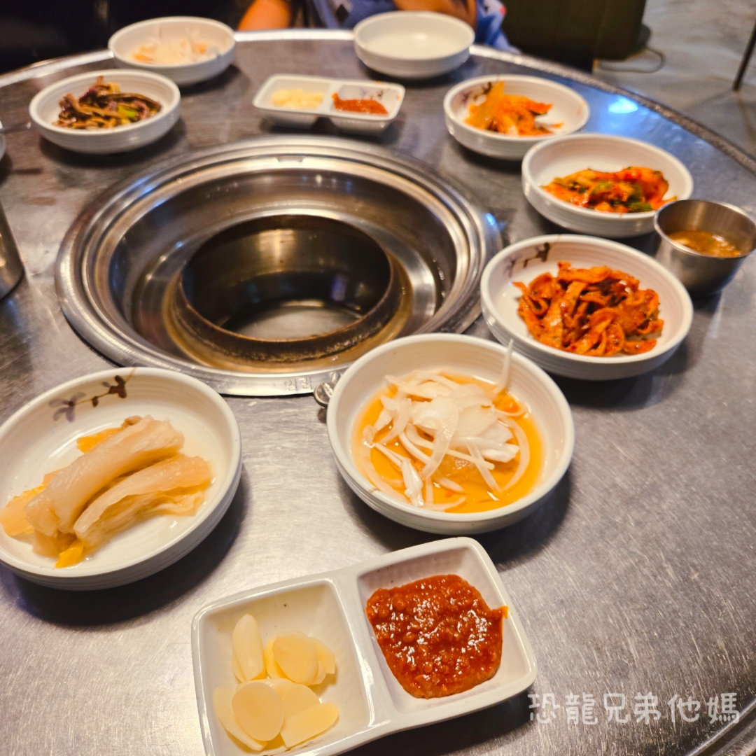 蓮洞草棚( 제주오막집양곱창)延東小屋黑豬肉燒肉店,近濟州機場、市中心,免費停車,有中文店員和菜單 - 第8張圖 蓮洞草棚( 제주오막집양곱창)延東小屋黑豬肉燒肉店,近濟州機場、市中心,免費停車,有中文店員和菜單