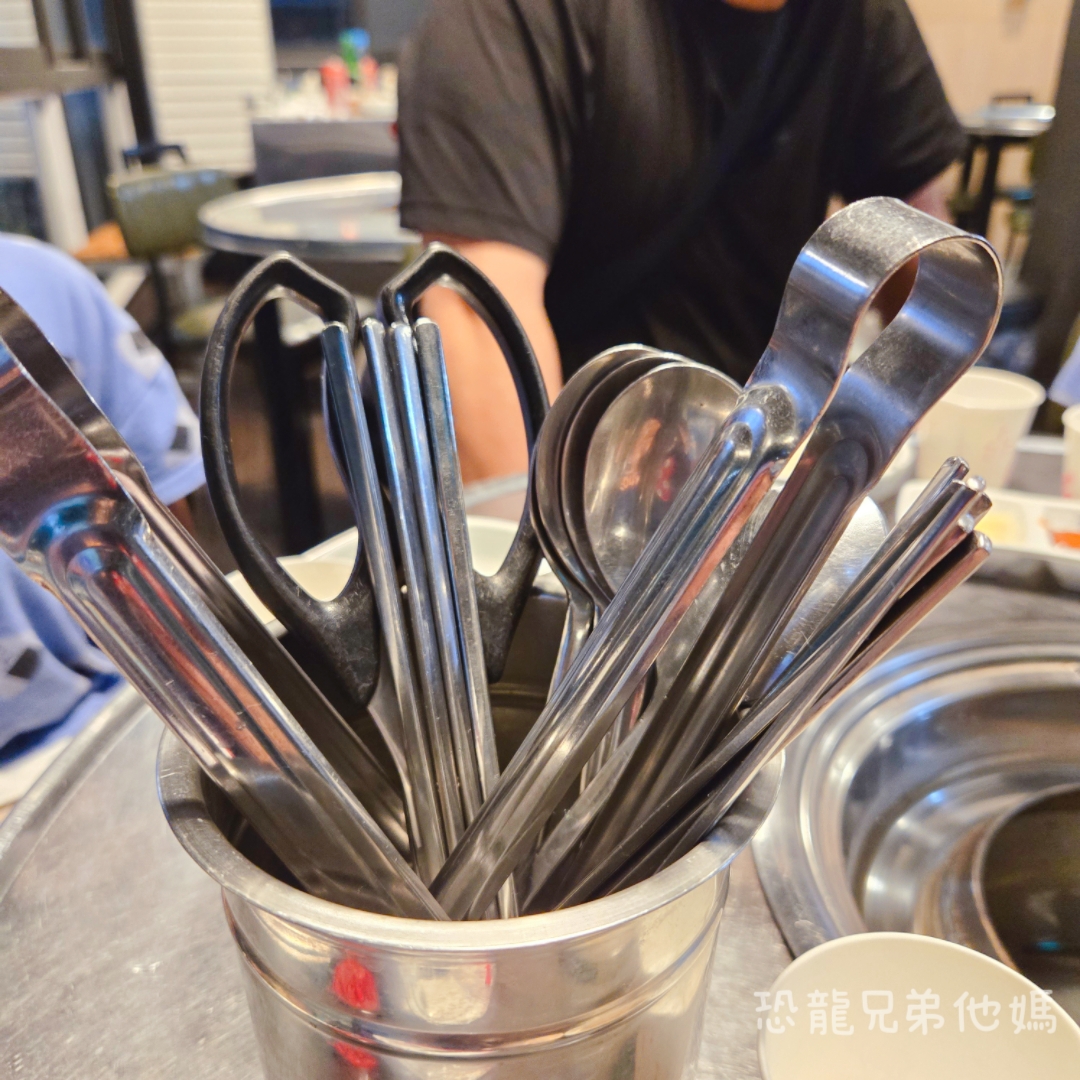 蓮洞草棚( 제주오막집양곱창)延東小屋黑豬肉燒肉店,近濟州機場、市中心,免費停車,有中文店員和菜單 - 第10張圖 蓮洞草棚( 제주오막집양곱창)延東小屋黑豬肉燒肉店,近濟州機場、市中心,免費停車,有中文店員和菜單