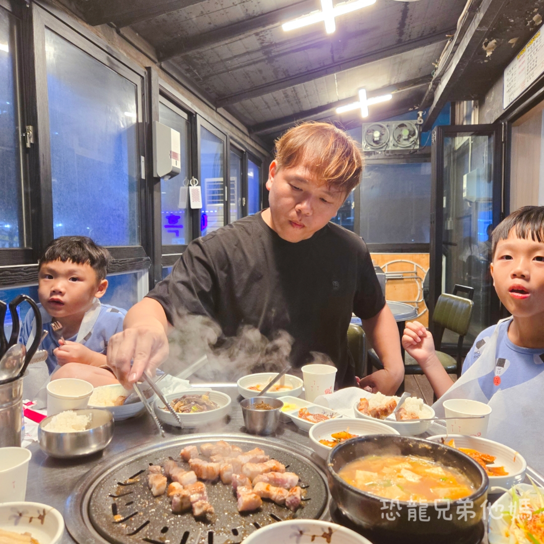 蓮洞草棚( 제주오막집양곱창)延東小屋黑豬肉燒肉店,近濟州機場、市中心,免費停車,有中文店員和菜單 - 第17張圖 蓮洞草棚( 제주오막집양곱창)延東小屋黑豬肉燒肉店,近濟州機場、市中心,免費停車,有中文店員和菜單
