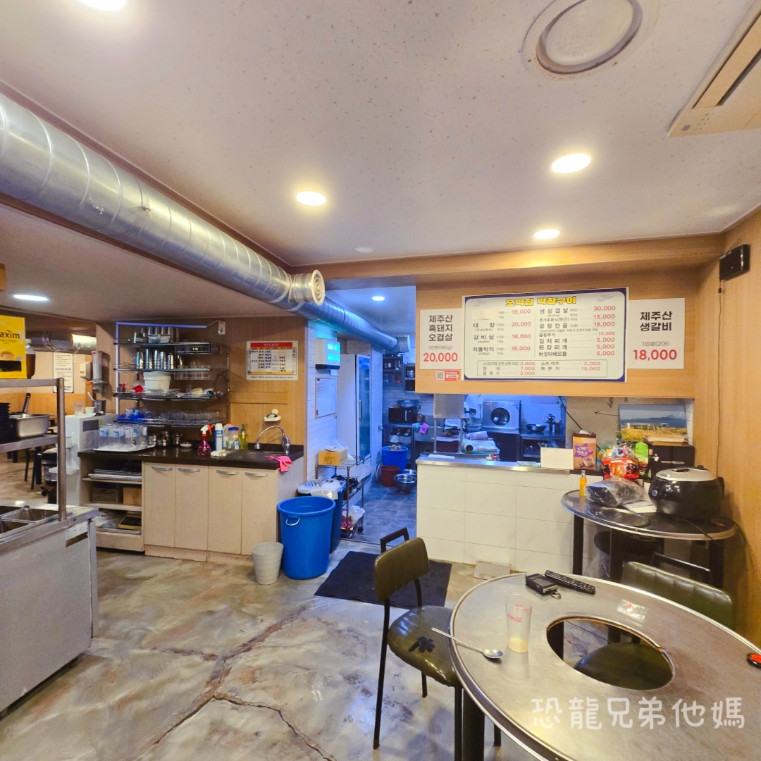 蓮洞草棚( 제주오막집양곱창)延東小屋黑豬肉燒肉店,近濟州機場、市中心,免費停車,有中文店員和菜單 - 第2張圖 蓮洞草棚( 제주오막집양곱창)延東小屋黑豬肉燒肉店,近濟州機場、市中心,免費停車,有中文店員和菜單
