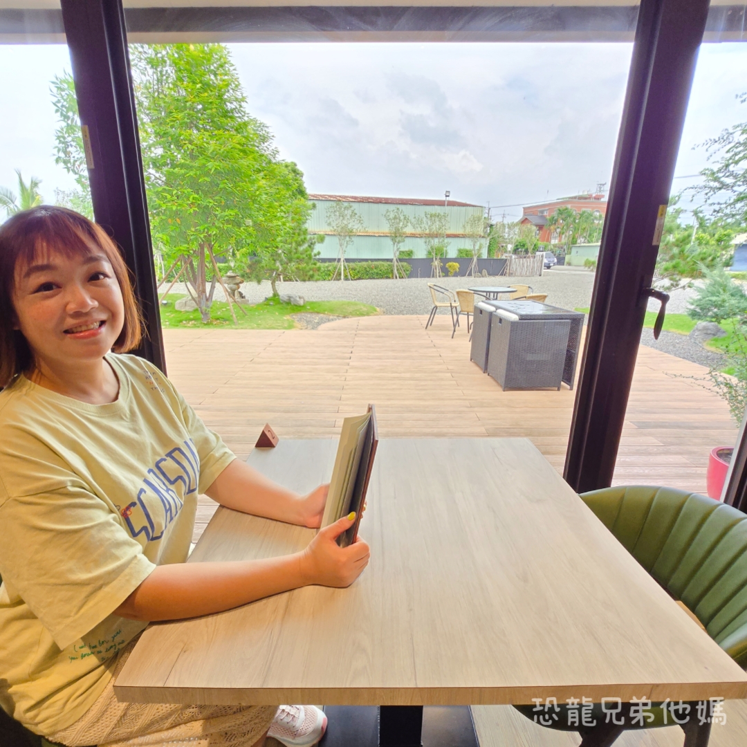 屏東▪︎佳冬|假日限定!像走入美術館般優雅的泰國蝦餐廳-荷塘有蝦小館,餐點美味精緻一吃就愛上,活跳跳泰國蝦直接上桌! - 第20張圖